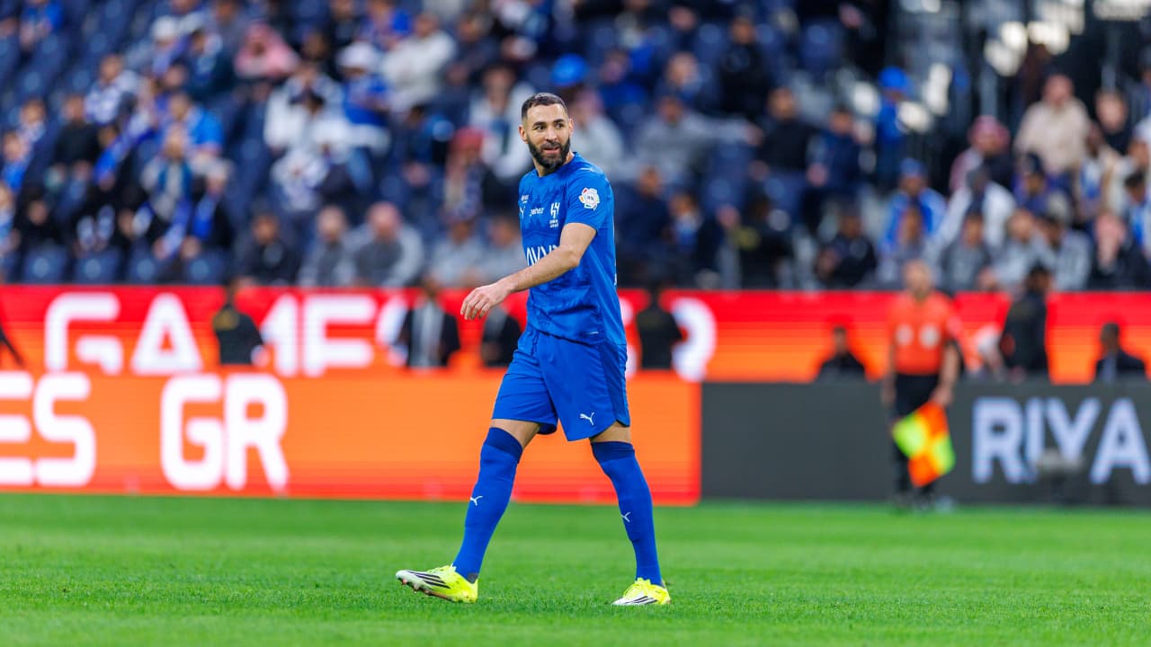 أول تعليق من بنزيما بعد إقصاء الهلال من دوري أبطال آسيا للنخبة