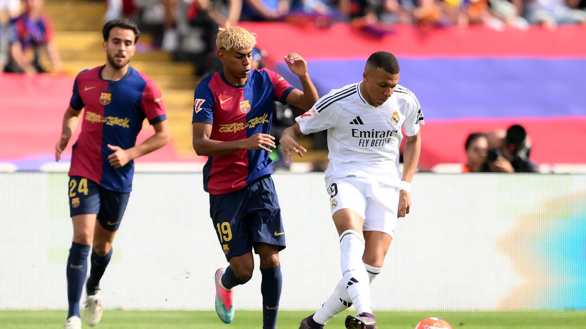 رابطة الدوري الإسباني تعلن موعد أول كلاسيكو بين ريال مدريد وبرشلونة هذا الموسم