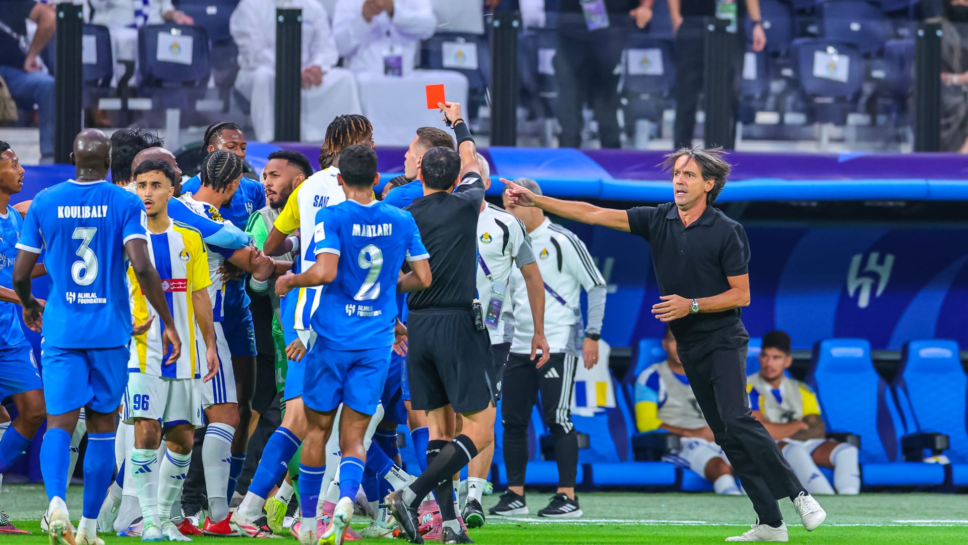 مشاجرة "عنيفة" بين لاعبي الهلال والغرافة في دوري أبطال آسيا للنخبة