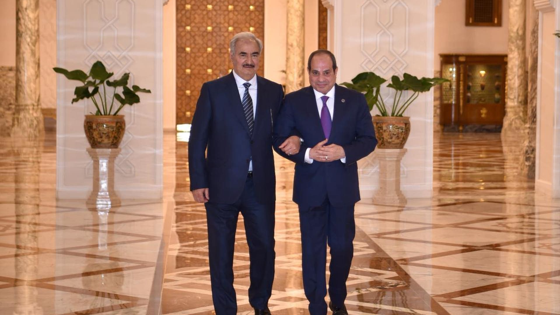 السيسي يستقبل خليفة حفتر ونائبه.. وبيان رئاسي يكشف ما بحثوه