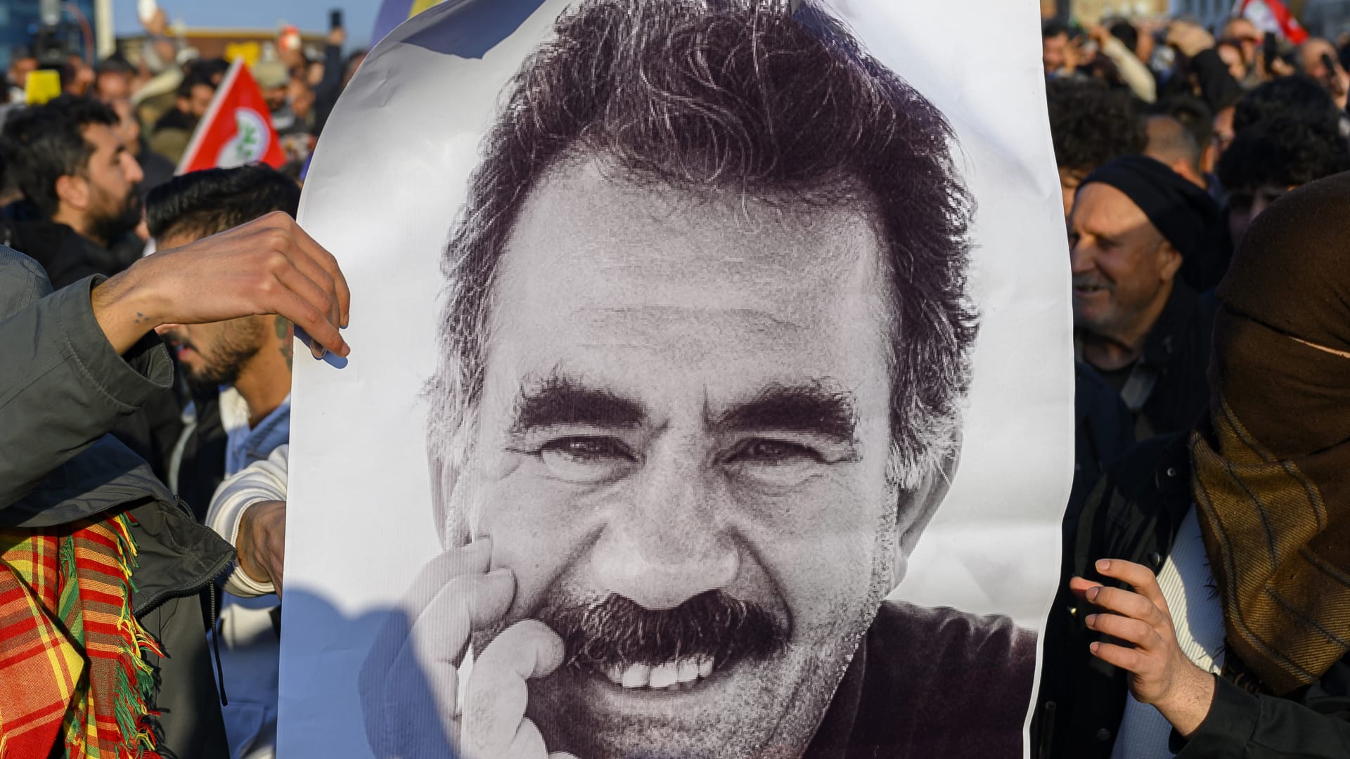 رأي.. إردام أوزان يكتب عن المسار الجديد لحزب العمال الكردستاني وتداعياته الإقليمية: باب يفتح ولكن ليس على مصراعيه