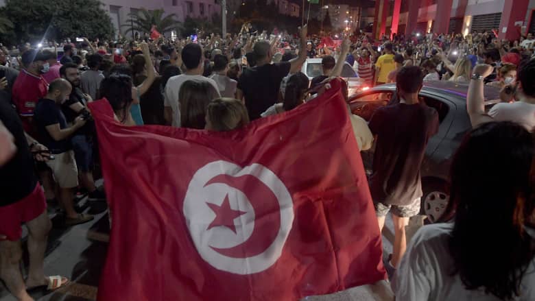 بعد قرارات قيس السعيد.. هل ستكون نهاية الدمقراطية في تونس؟