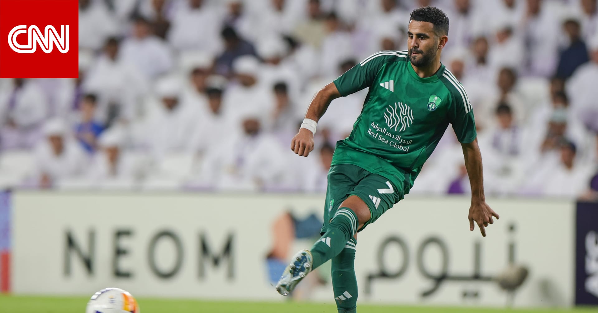 لقطة لرياض محرز من مباراة في الدوري السعودي تشعل تفاعلاً