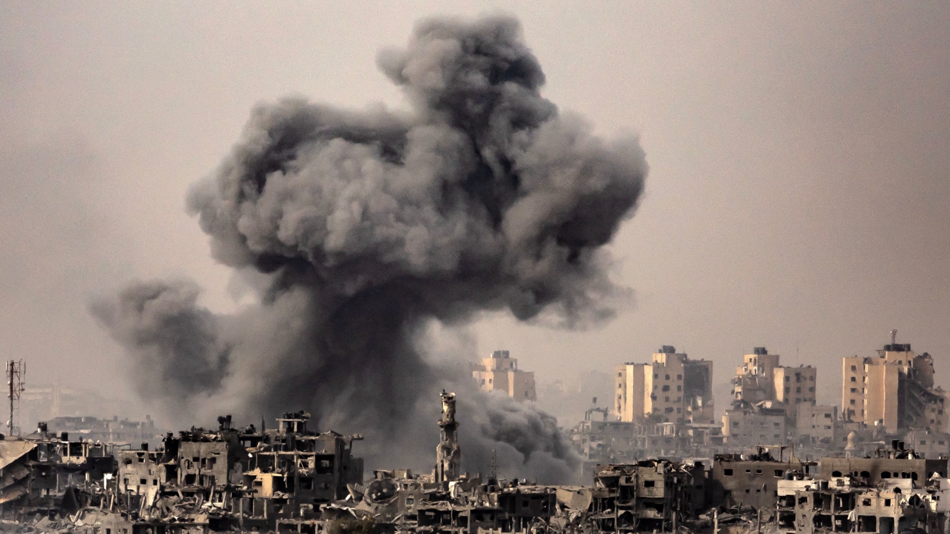 شاهد كيف تحلق طائرات استطلاع أمريكية فوق غزة لتحديد أماكن الرهائن