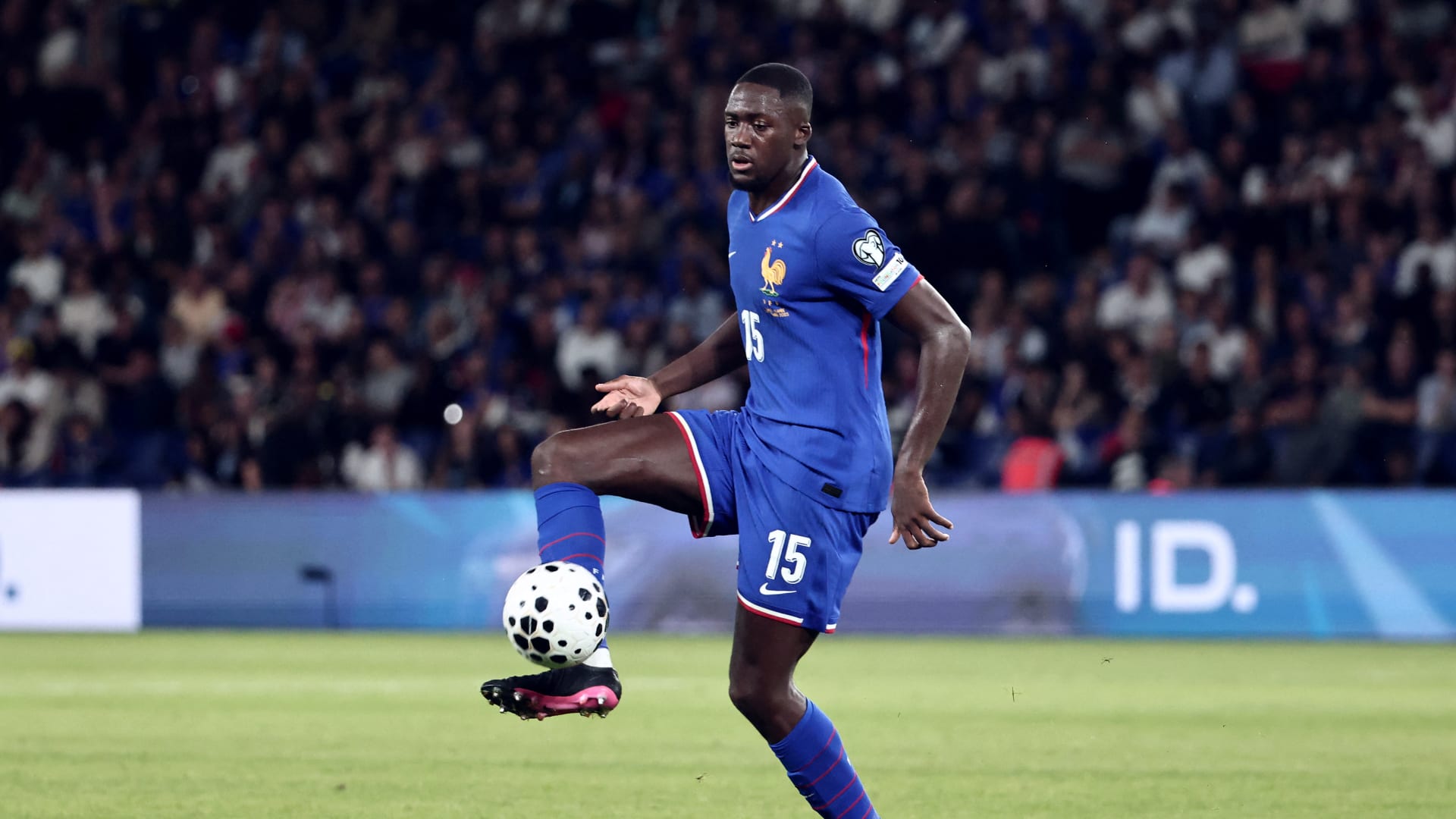 "تصرف بغيض".. بيان من اتحاد الكرة الفرنسي بعد تعرض إبراهيما كوناتي لـ"إساءة عنصرية"