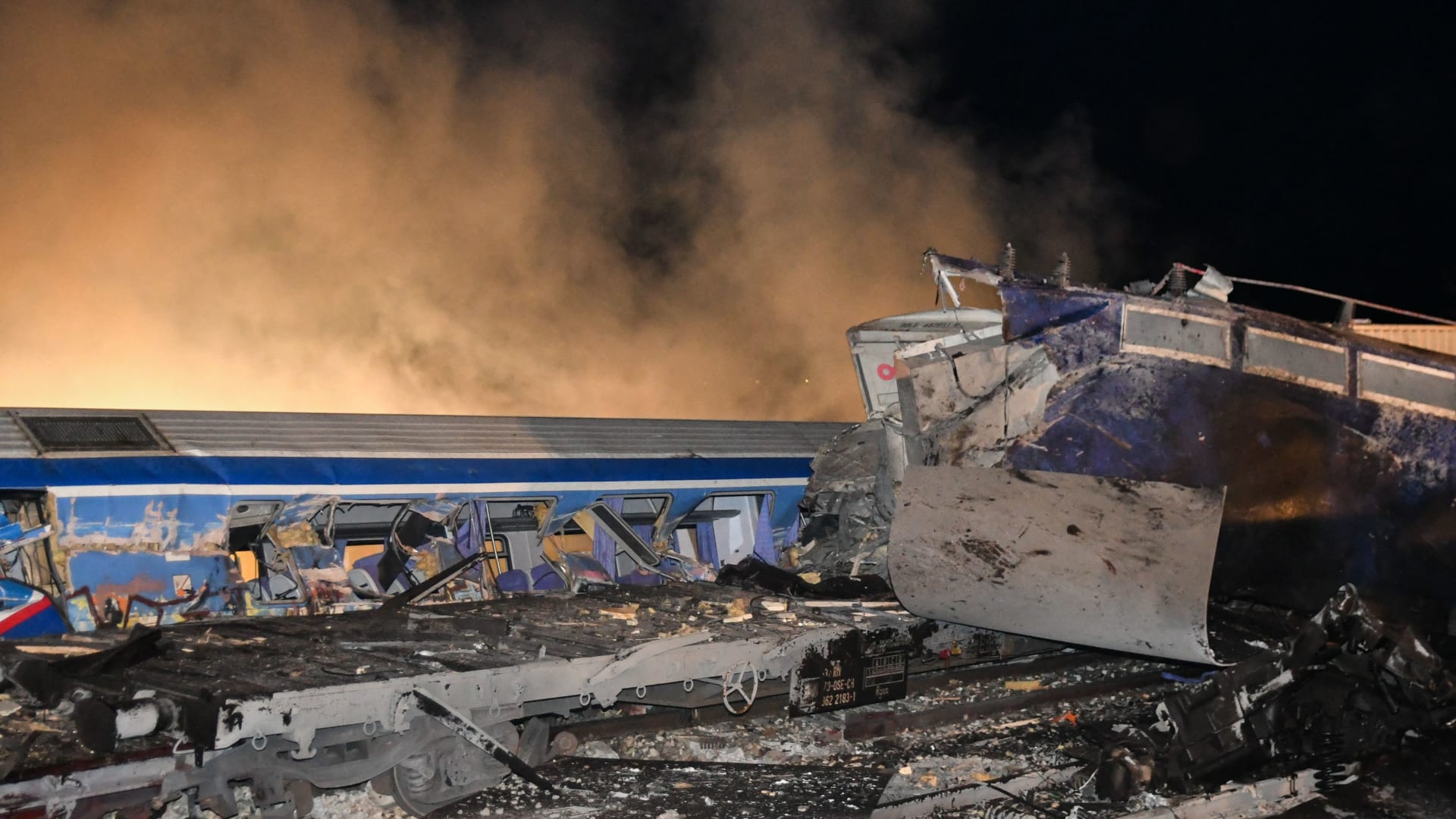 اليونان.. حادث تصادم بين قطارين يودي بحياة أكثر من 29 شخصا ويُخلف عشرات الإصابات