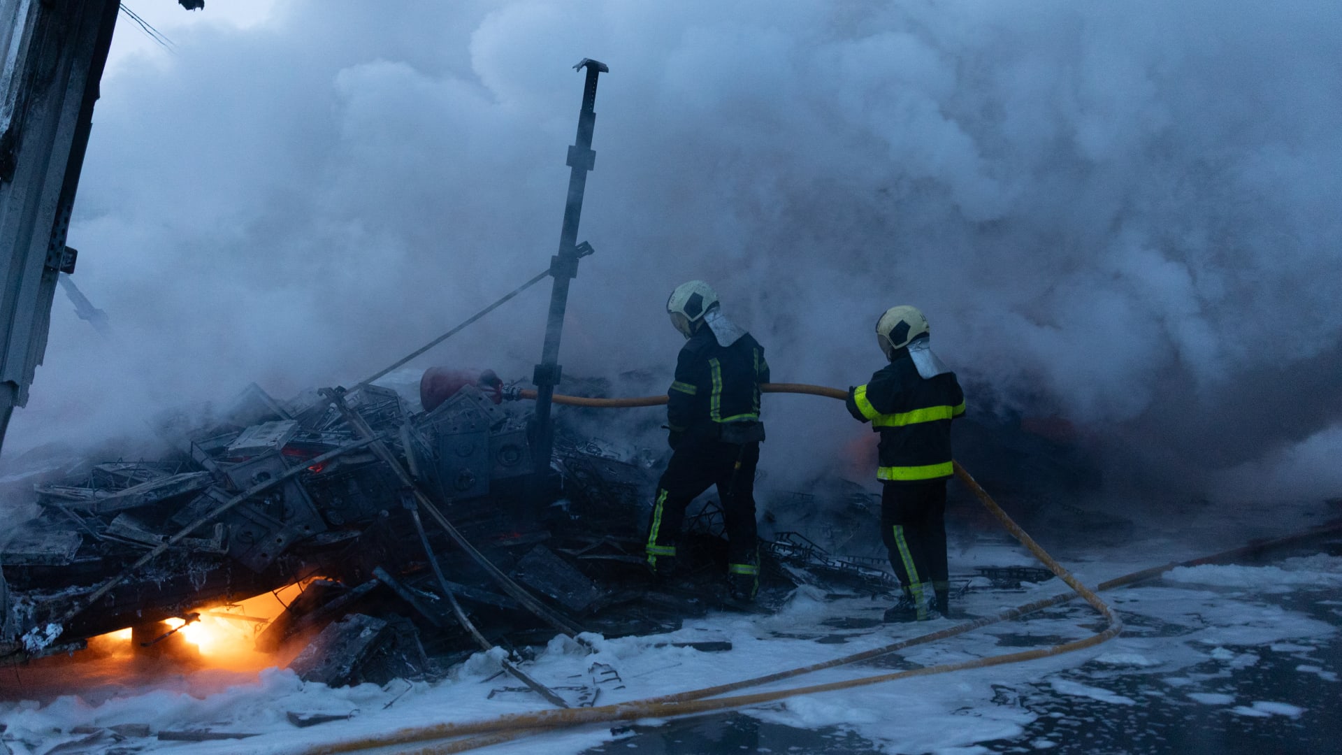 روسيا تستأنف غاراتها الليلية على أوكرانيا بعد "هدنة بوتين وترامب"