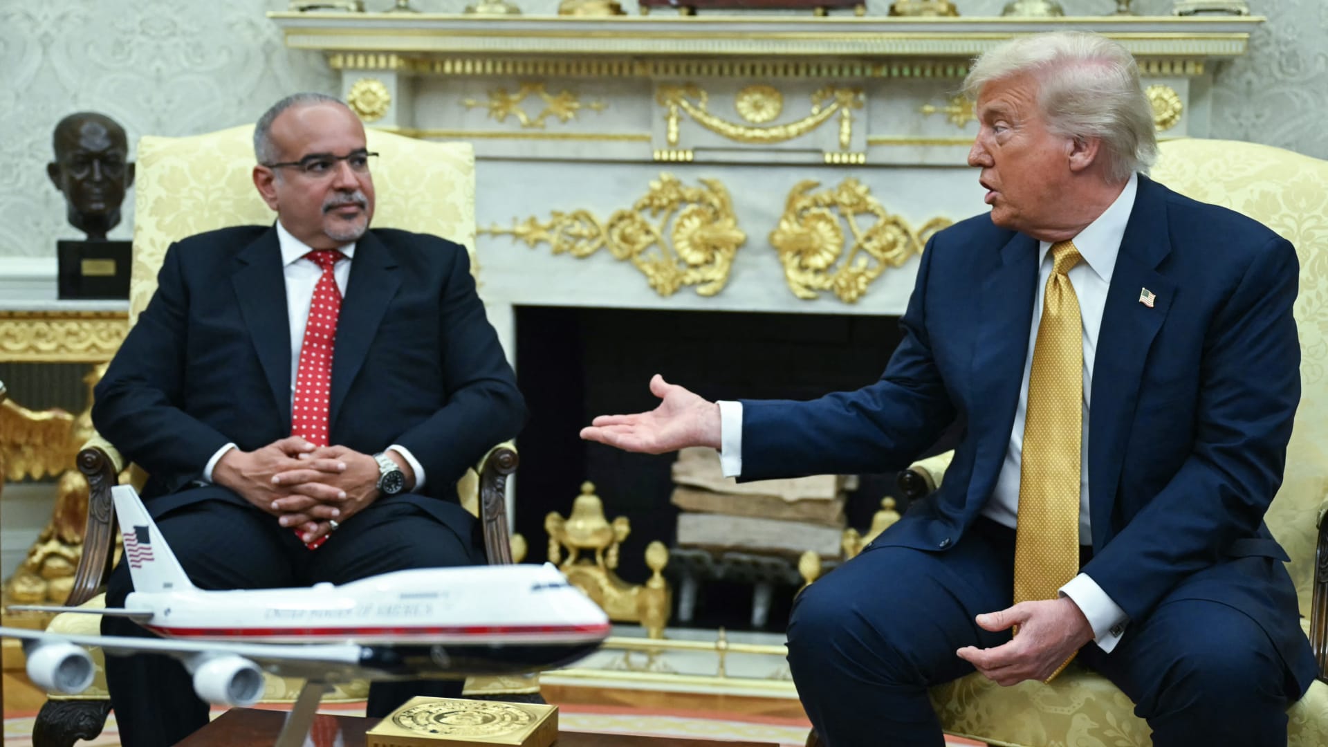 ولي عهد البحرين يثير تفاعلا بلقاء ترامب وقيمة الاستثمارات التي أعلن عنها بأمريكا