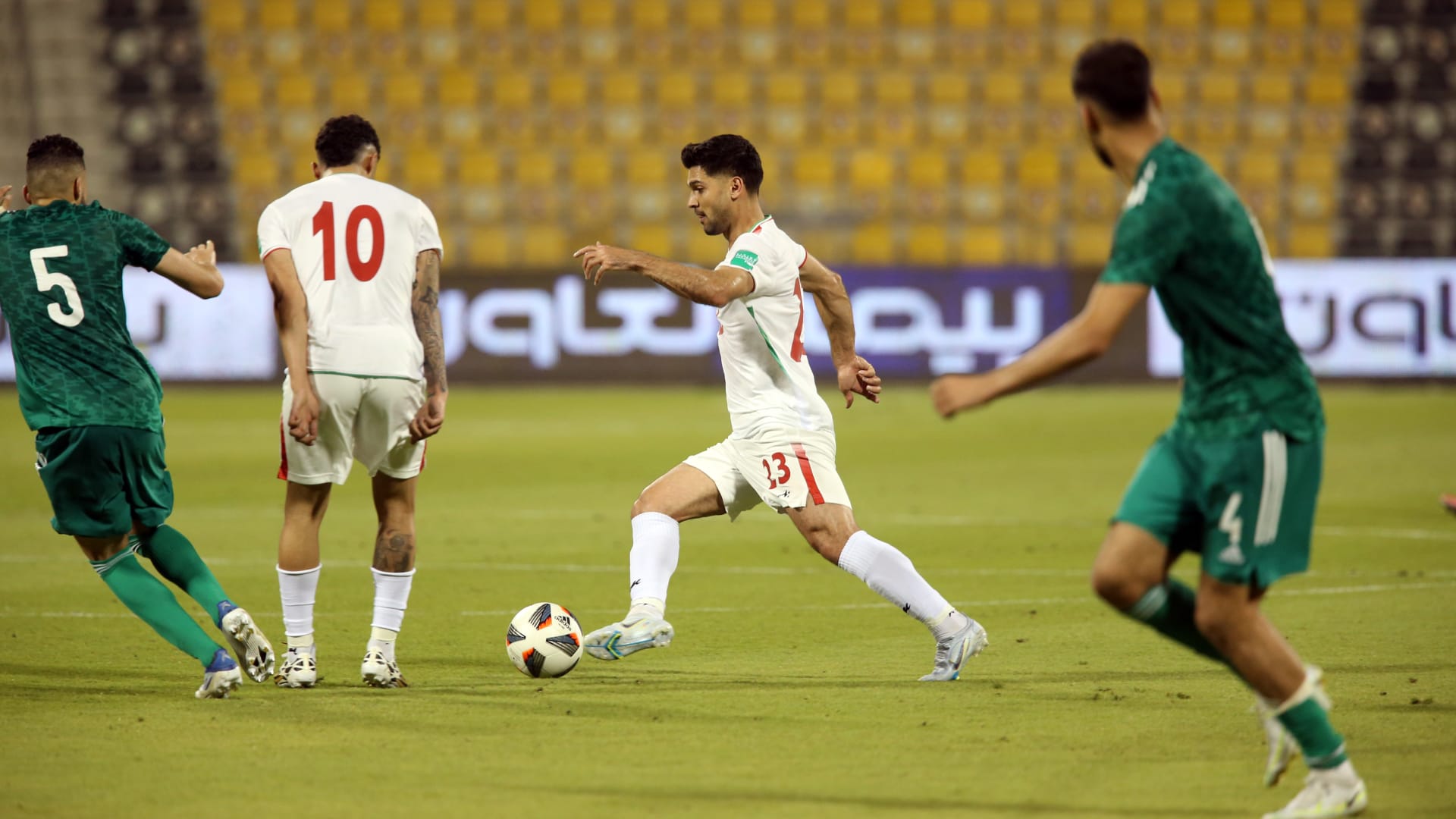 جانب من المباراة بين منتخب الجزائر ونظيره الإيراني