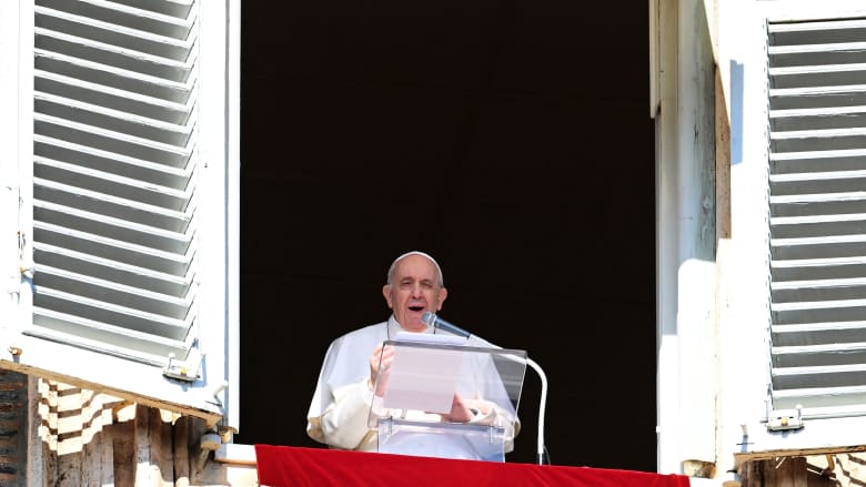 البابا فرنسيس يشبّه مراكز احتجاز المهاجرين الليبيين بـ "معسكرات الاعتقال"