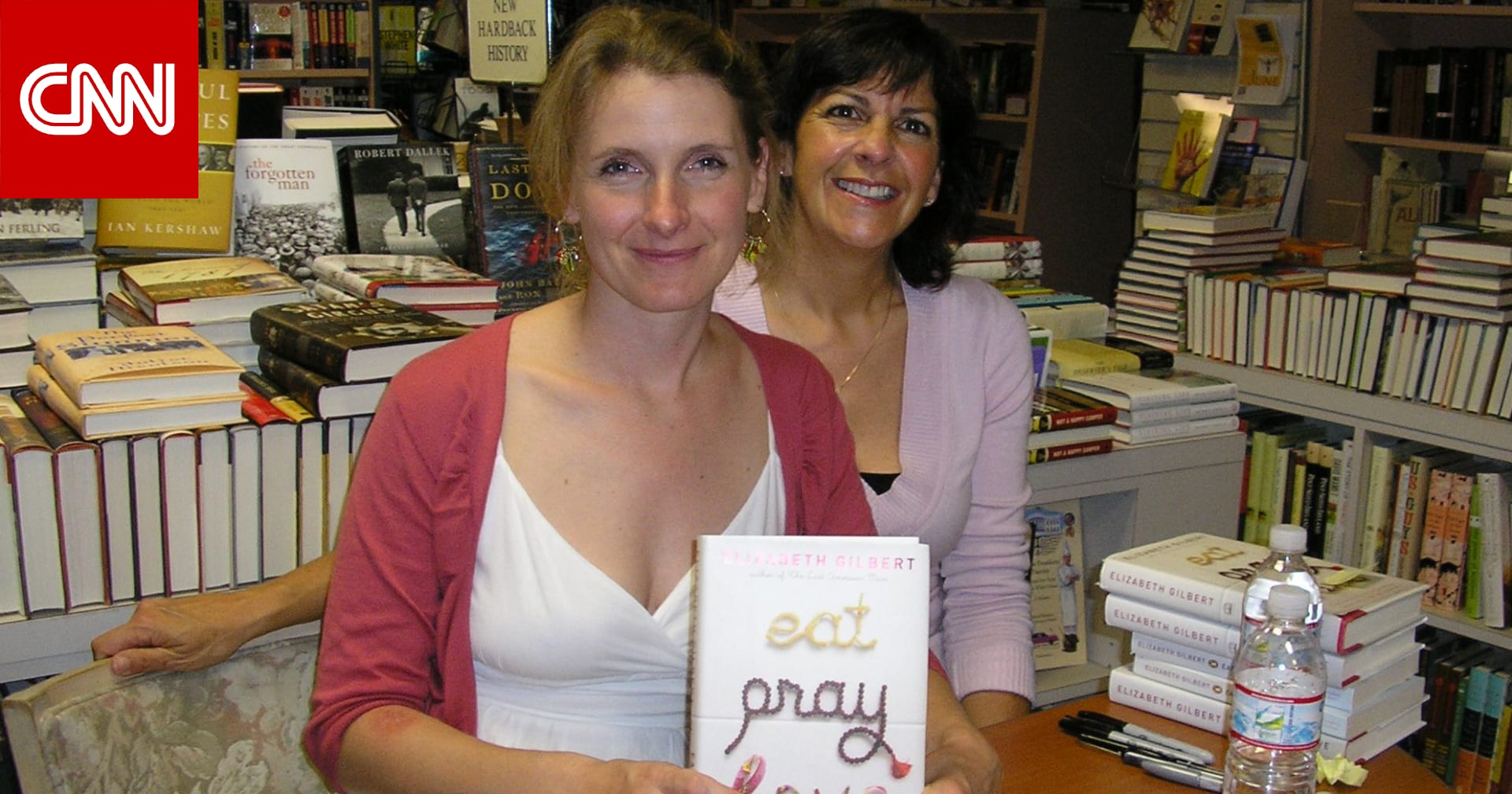 "طعام وصلاة وحب".. كيف غيرت هذه الكاتبة تجربة سفر النساء حول العالم 