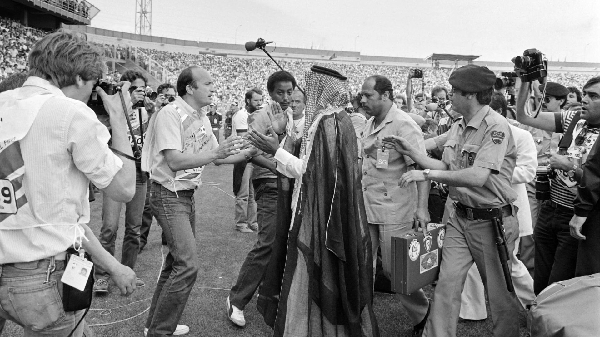 كيف نجح رئيس الاتحاد الكويتي بإلغاء هدف في كأس العالم 1982؟