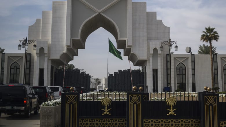 أمير سعودي يرد على مهاجمة نظام الحكم في المملكة ومقارنته بأنظمة أخرى