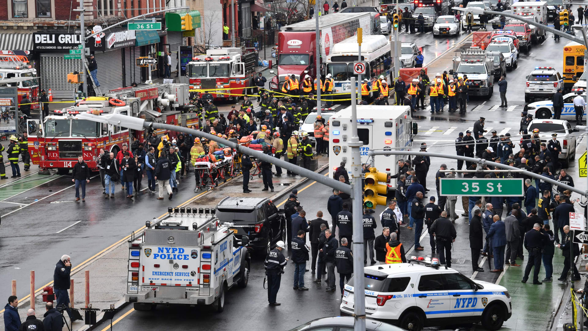 شرطة نيويورك: إصابة 16 شخصًا إثر إطلاق النار في محطة بروكلين