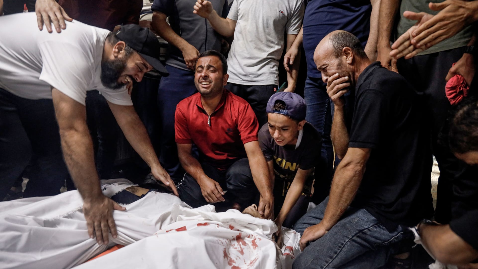 شخص واحد يُقتل من بين كل 100 في غزة.. تحديث لعدد الضحايا 3 شخص واحد يُقتل من بين كل 100 في غزة.. تحديث لعدد الضحايا