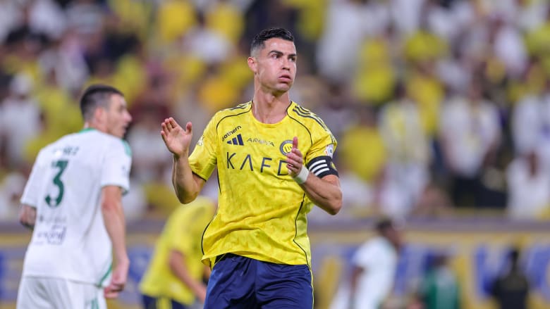 "يشتكون ويبالغون".. رونالدو ينتقد لاعبين "يسيئون" لسمعة الدوري السعودي