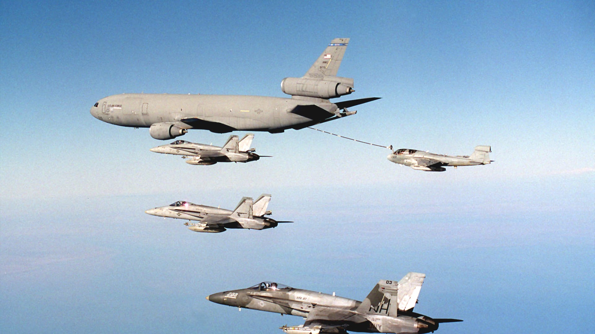 الجيش الأمريكي يُعلن مقتل 4 من أفراد طاقم طائرة تزوّد بالوقود تحطمت في العراق