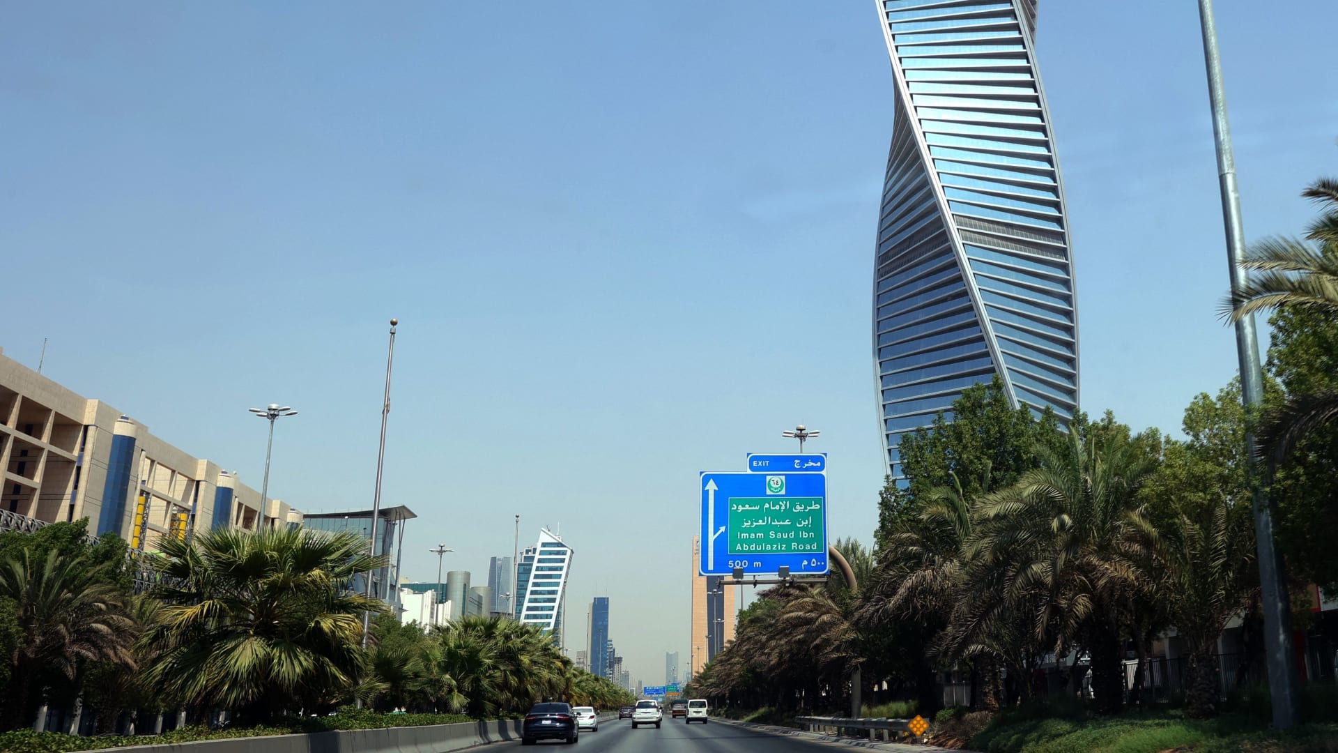 السعودية تكشف عن بدء تجربة تقنية جديدة لتبريد الطرق..ما هي؟