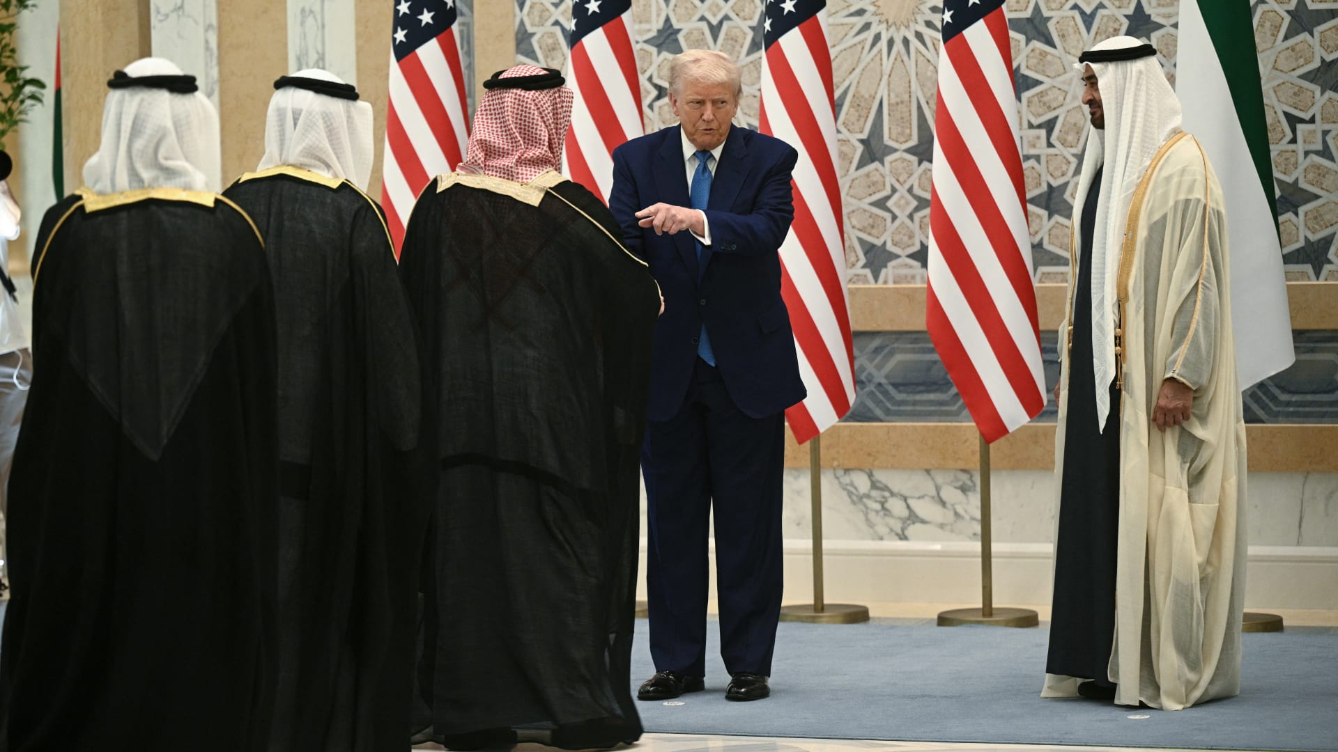 تفاصيل صفقات ترامب في الإمارات.. البيت الأبيض يكشف