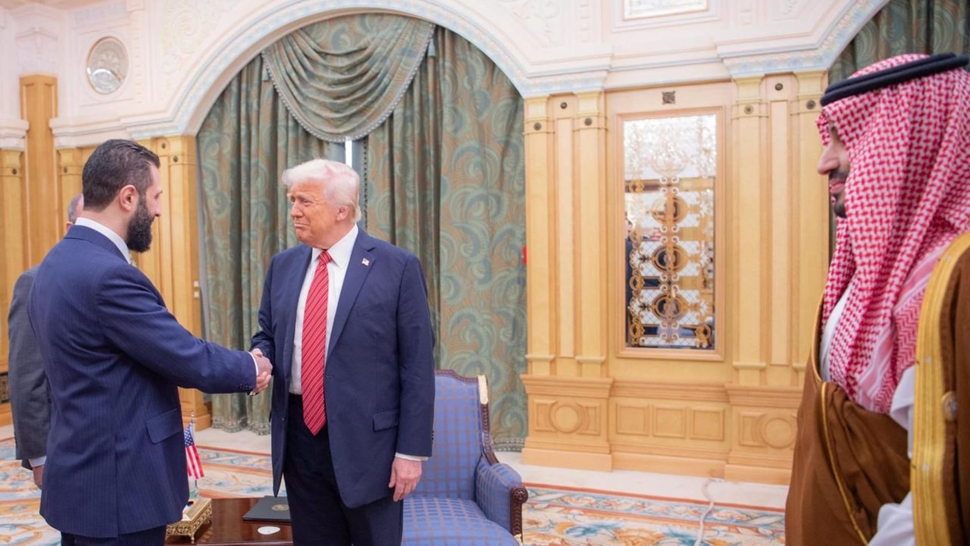 هل ترامب لا يزال يدعم أحمد الشرع بعد أحداث السويداء ما رد البيت الأبيض