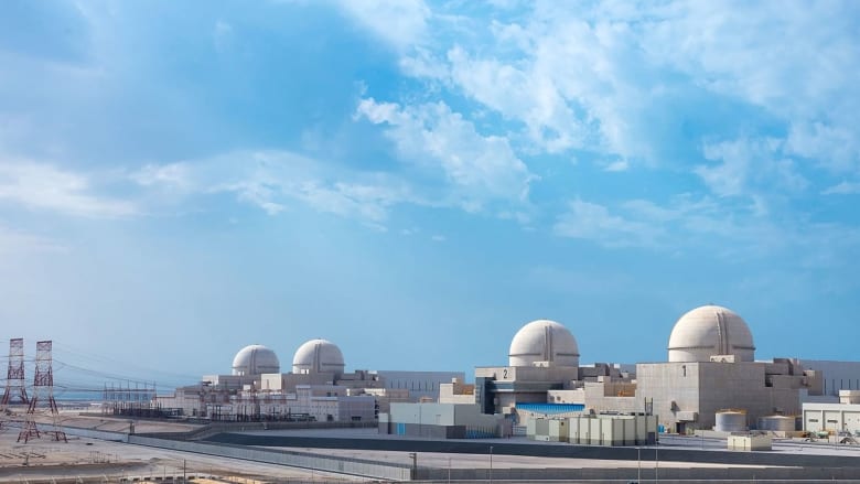أبو ظبي: التعامل مع حريق خارج محطة براكة للطاقة النووية إثر ضربة بطائرة مسيرة