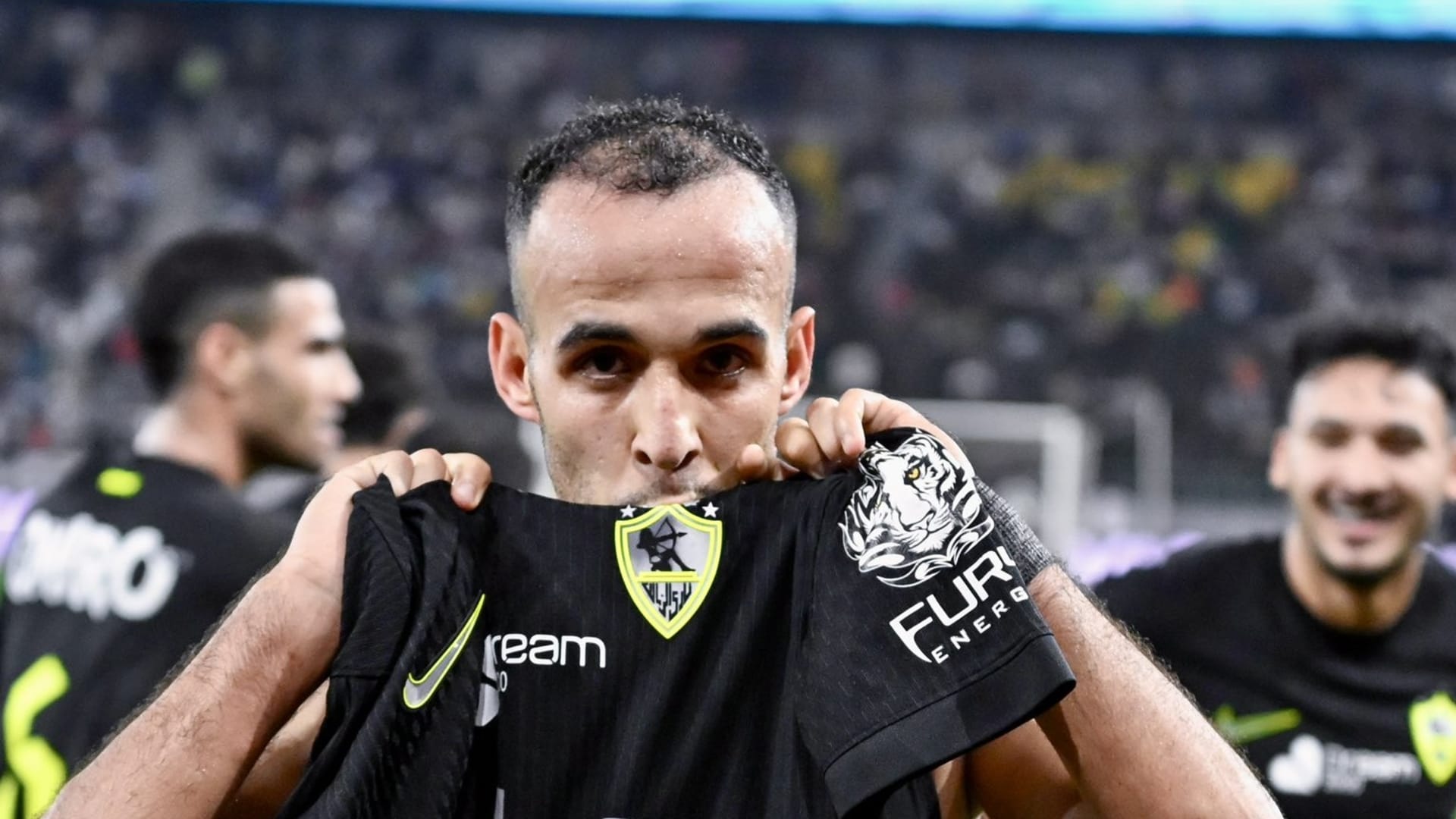 خلع القميص ورماه أرضاً.. مهاجم الزمالك يعتذر ويتقبل العقوبة بعد احتفال جدلي بهدفه