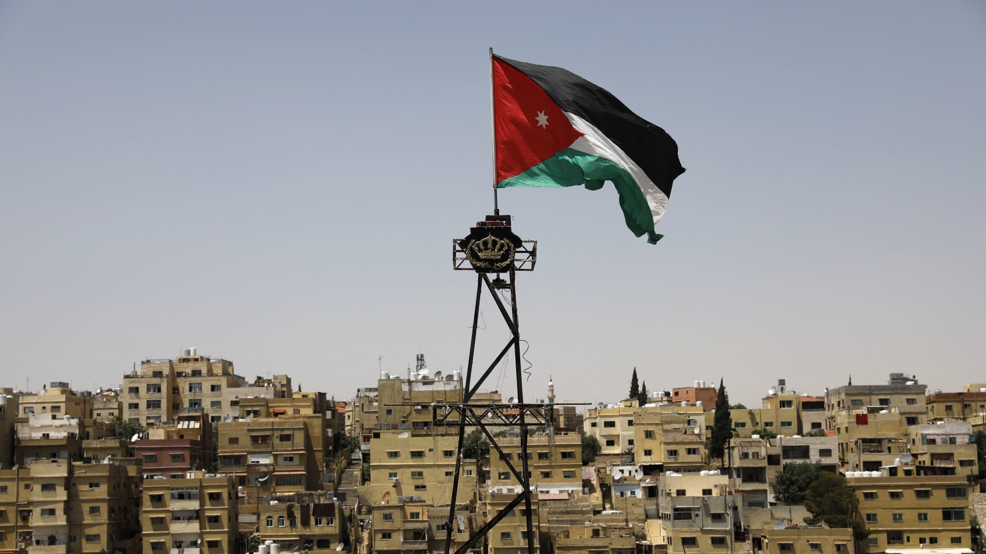 الأردن يفرض ضريبة مبيعات على طرود التجارة الإلكترونية الدولية الصغيرة