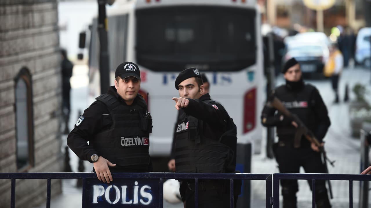 الأناضول: دوي انفجار وإطلاق نار قرب مقر وزارة الداخلية في العاصمة التركية أنقرة