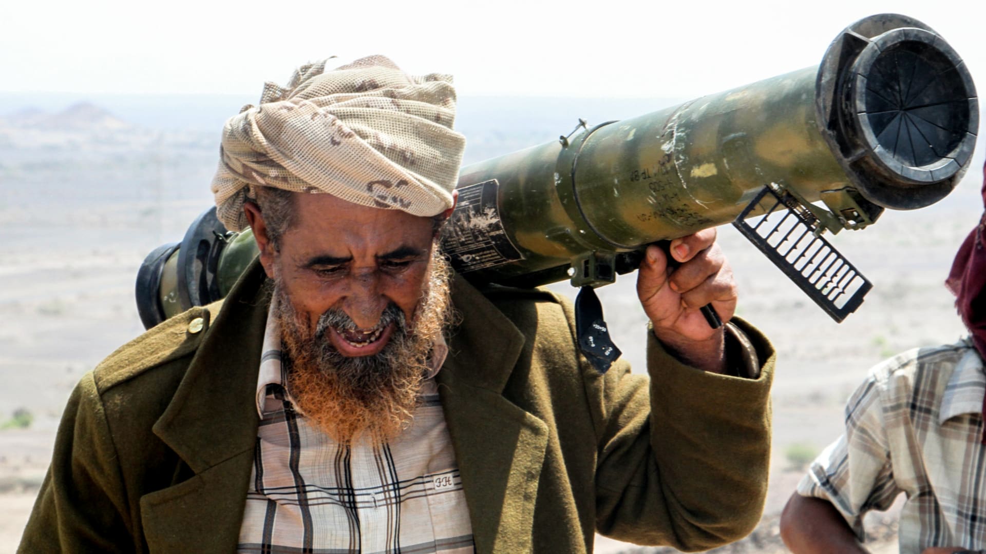 لحظة استهداف مقاتلة F16 منصة إطلاق صواريخ في اليمن بعد اعتراض صاروخين في الإمارات