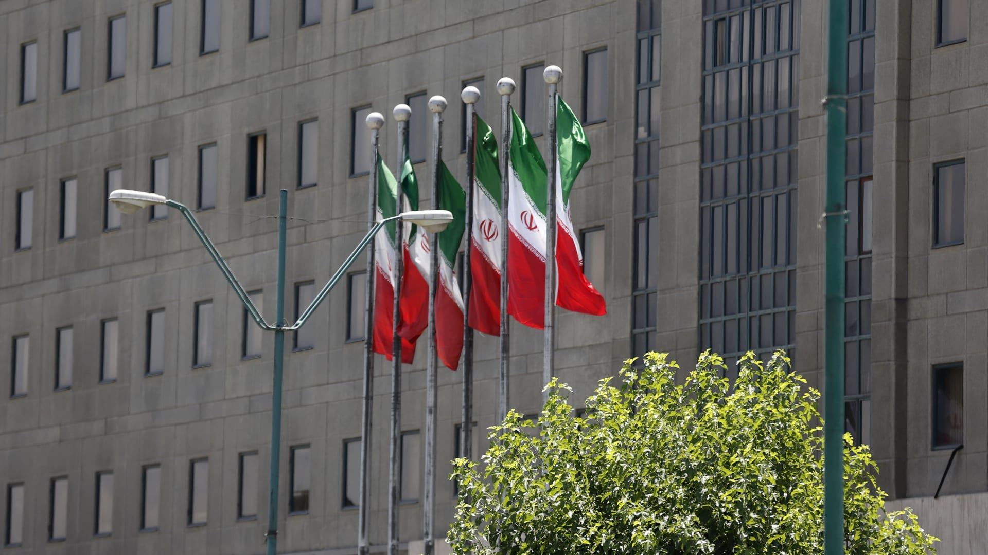 إيران تقول إنها ستستأنف محادثات الاتفاق النووي في نوفمبر