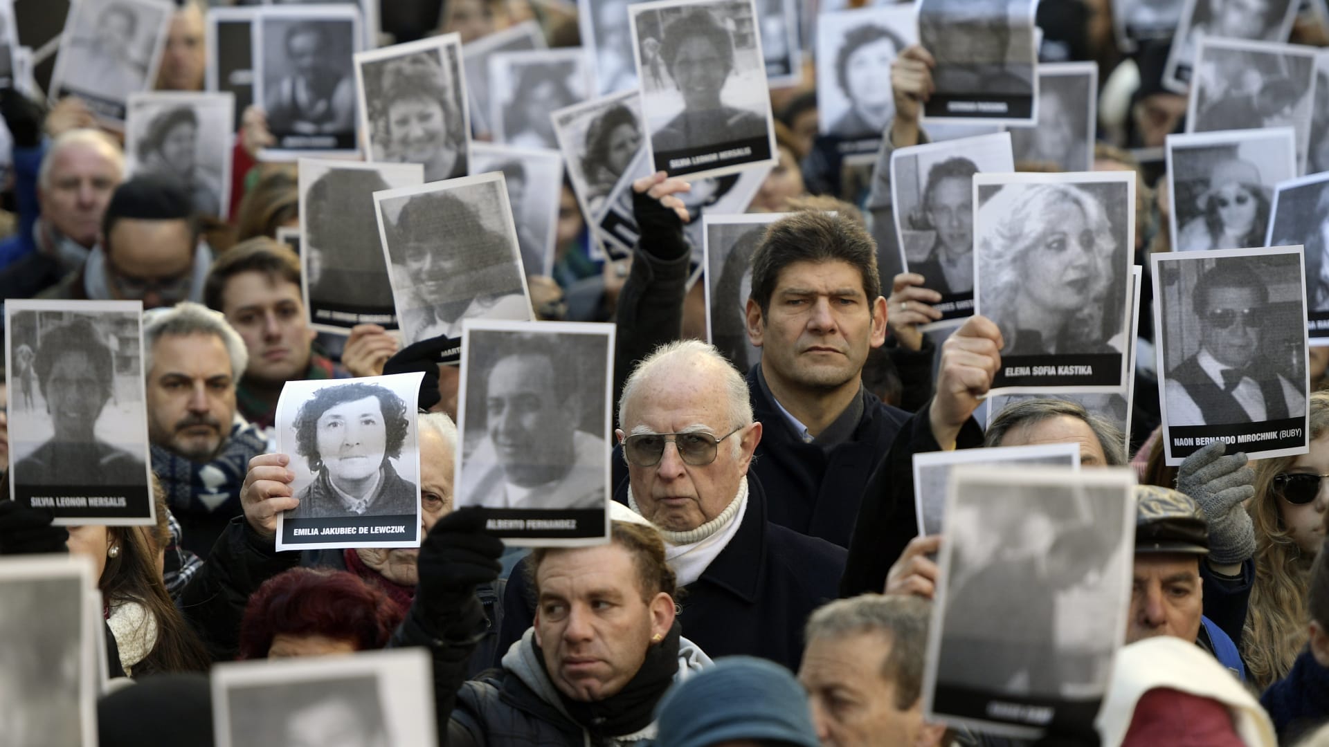 أمريكا.. اتهام عضوا بارزا في "حزب الله" بالتورط في "أسوأ تفجير بتاريخ الأرجنتين" 1 أمريكا.. اتهام عضوا بارزا في "حزب الله" بالتورط في "أسوأ تفجير بتاريخ الأرجنتين"