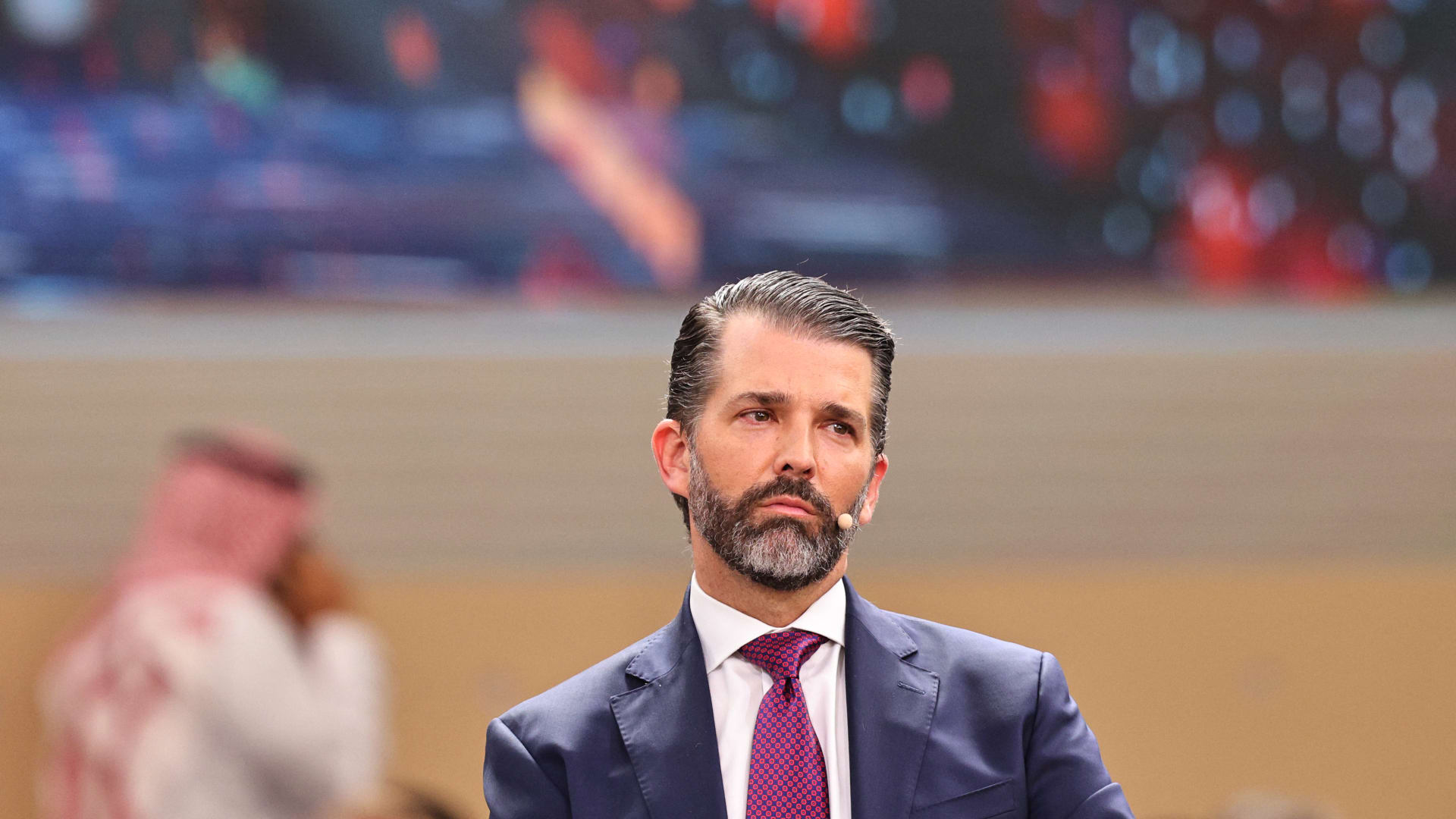 نجل ترامب يُلمح لاحتمال انسحاب والده من المفاوضات بشأن أوكرانيا