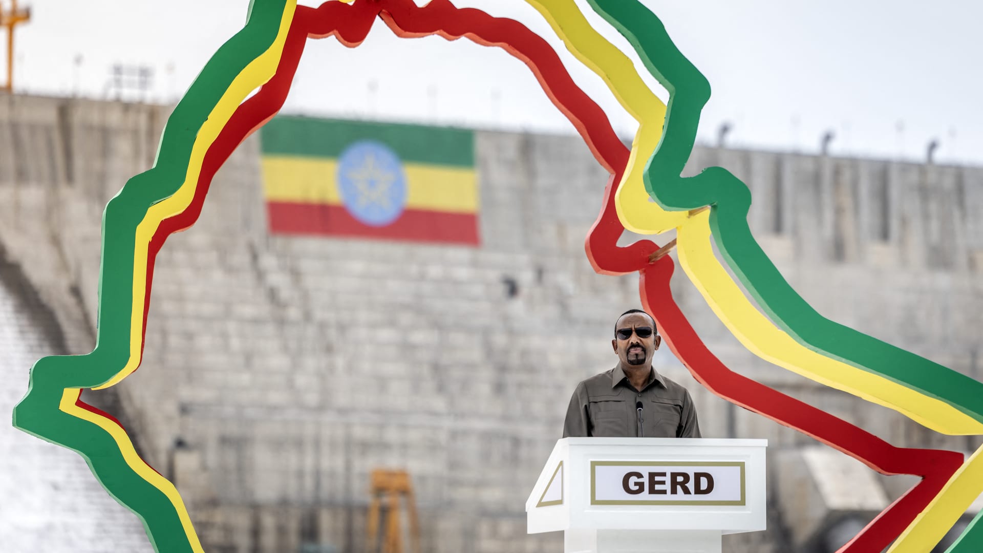 آبي أحمد سد النهضة نعمة لشعوب المنطقة واستعادة منفذ لنا على البحر الأحمر حق مشروع