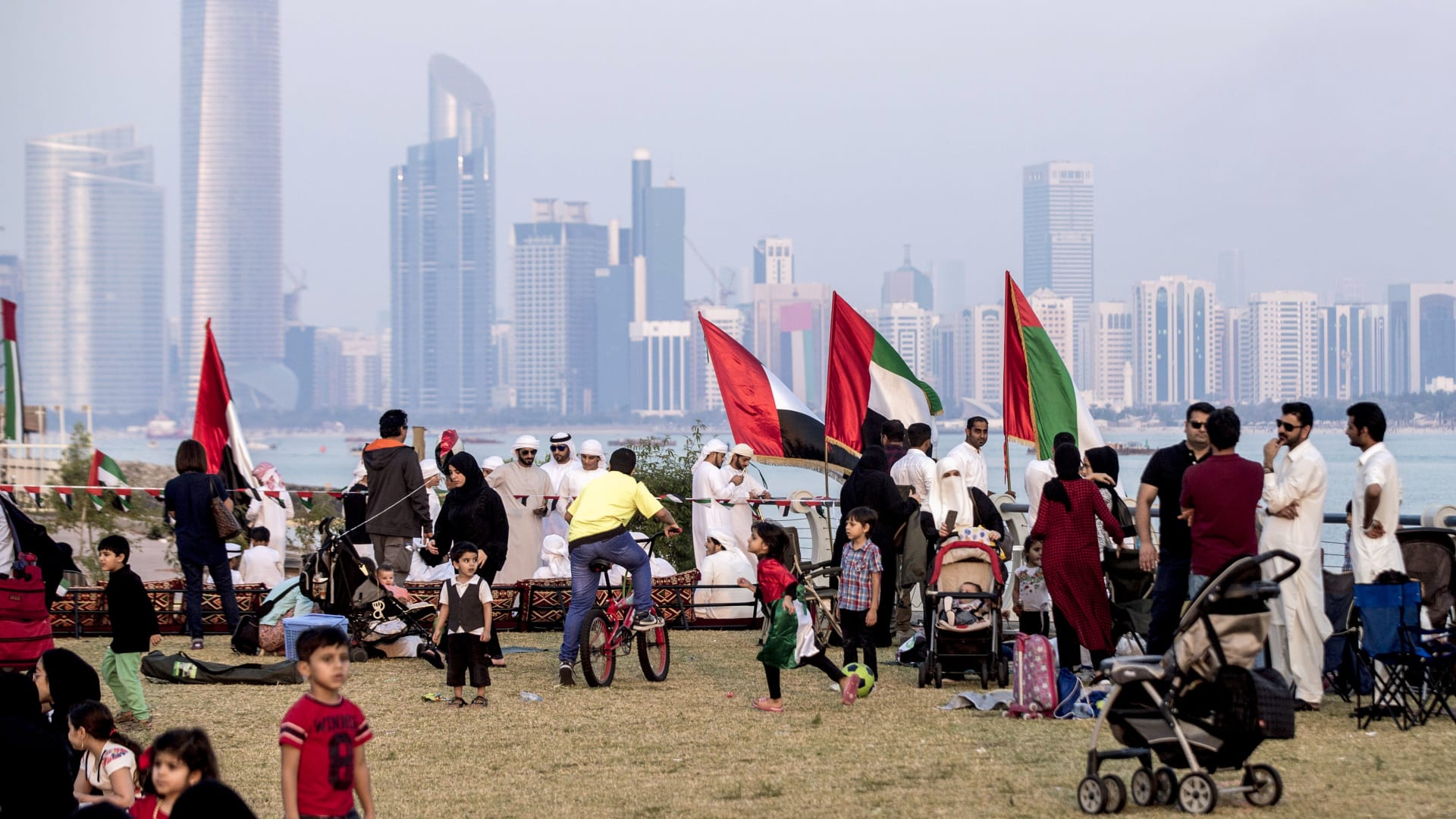صورة أرشيفية من احتفال باليوم الوطني الإماراتي في أبوظبي
