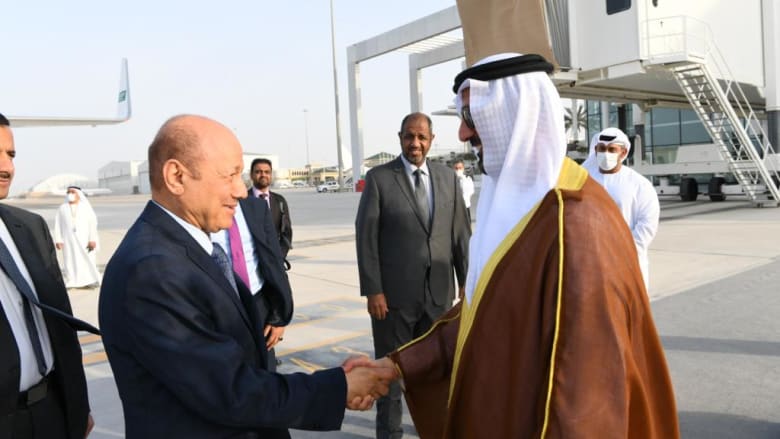 رئيس مجلس القيادة الرئاسي اليمني رشاد العليمي عقب وصوله الإمارات