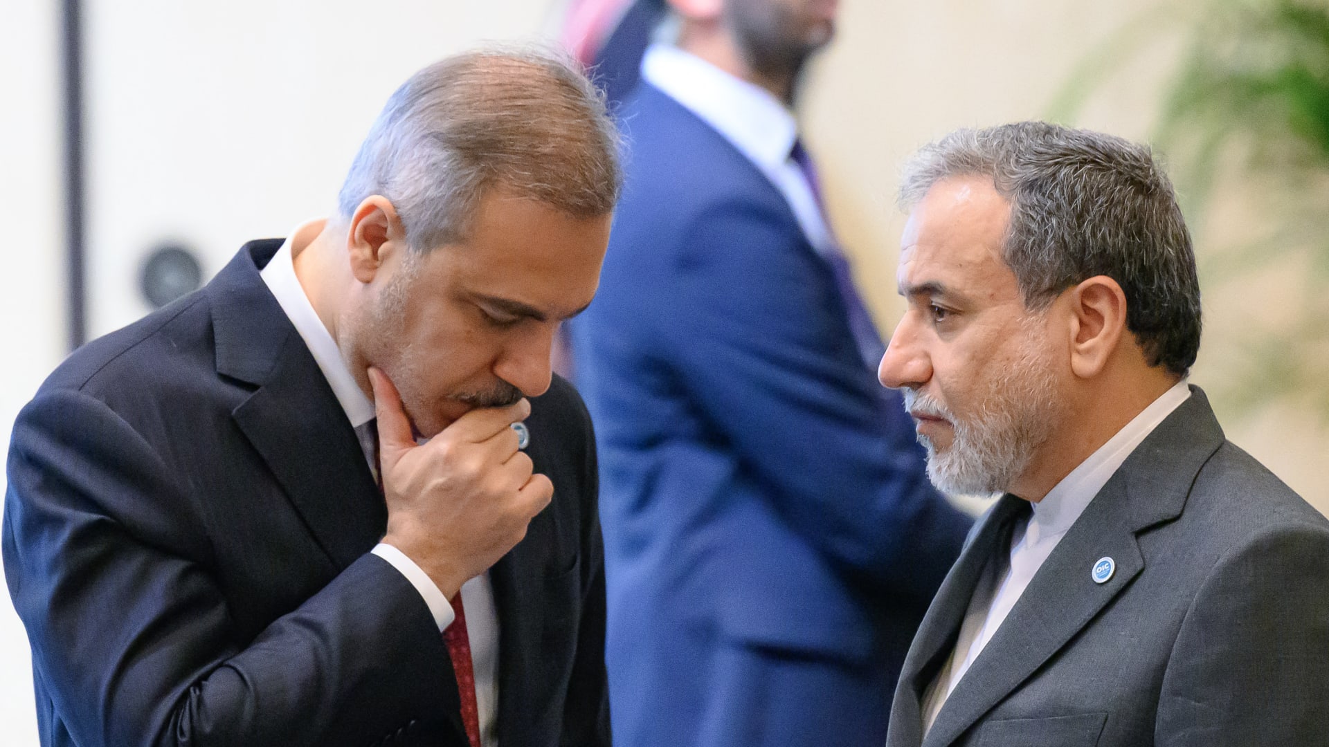 وسط تصاعد التوتر بين واشنطن وطهران.. وزير خارجية تركيا يجري اتصالا بنظيره الإيراني