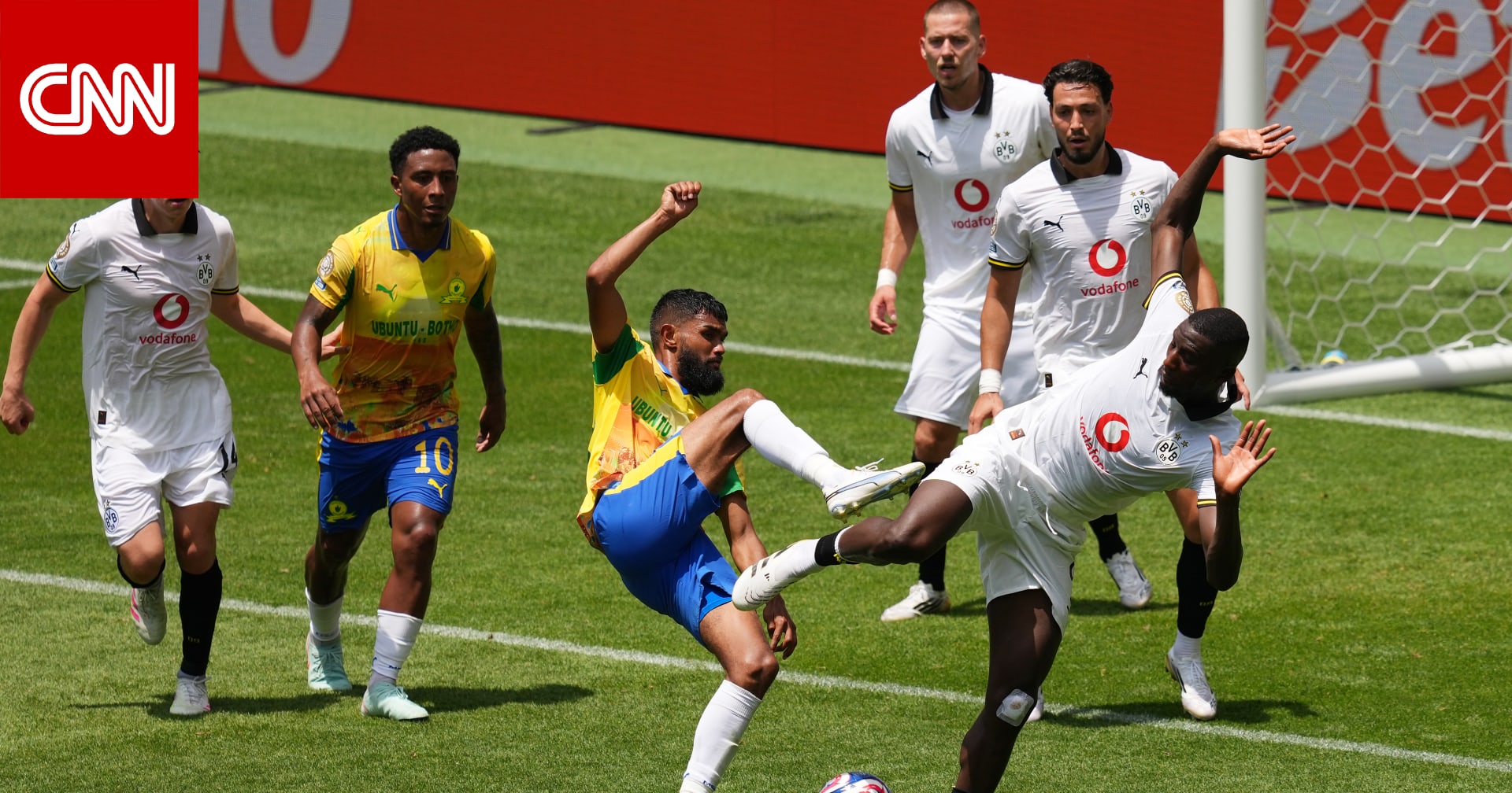 واقعة "غريبة".. هذا ما فعله لاعبو دورتموند في مباراة صن داونز بعد ارتفاع درجة الحرارة بالملعب