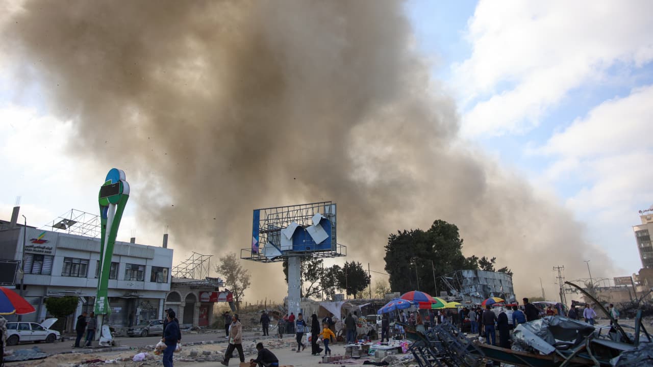 طبيب فلسطيني لـCNN: مقتل 29 شخصا في غارة إسرائيلية على حي سكني بمدينة غزة