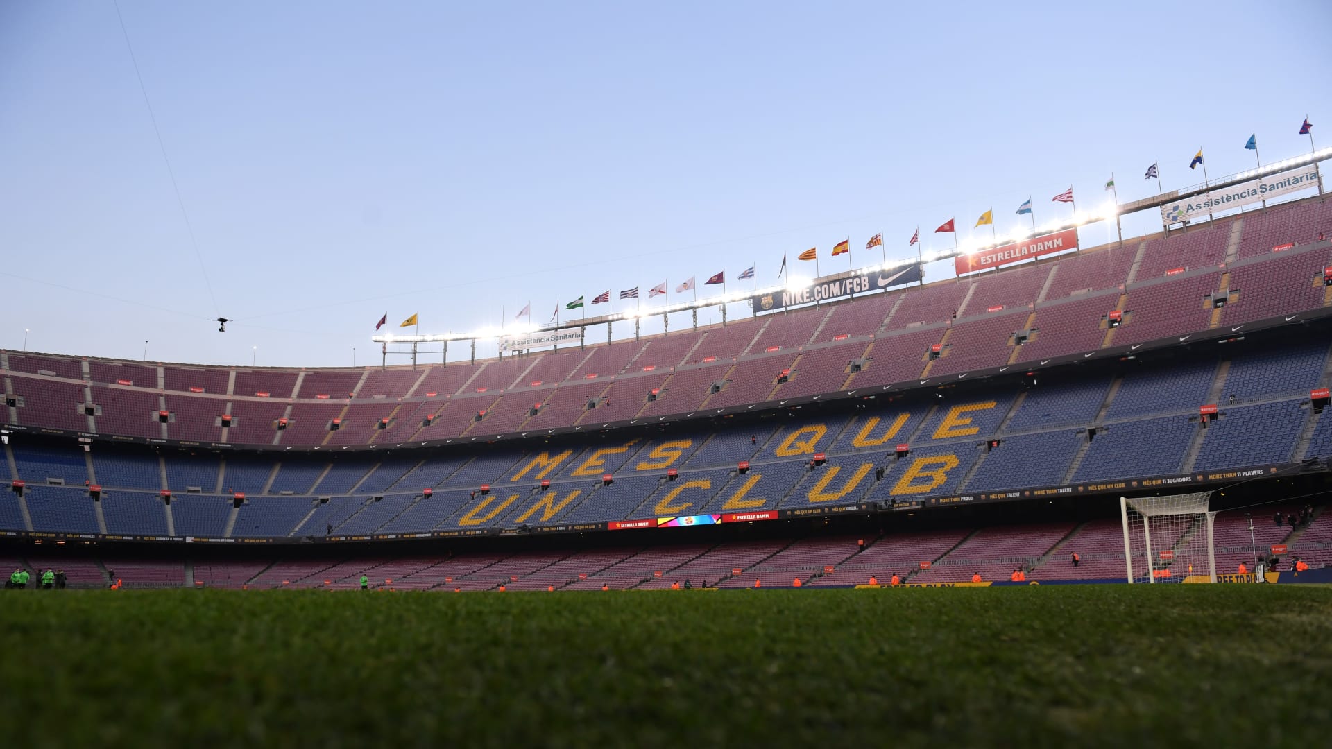 برشلونة يكشف عن موعد عودته إلى ملعب "كامب نو"