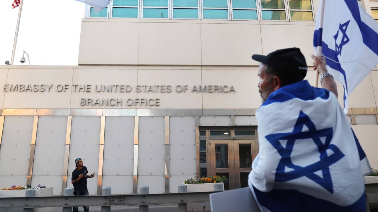 "تحذير لموظفي سفارة أمريكا في إسرائيل بعد تسريب رسائل للسفير".. مصدر لـCNN يكشف التفاصيل