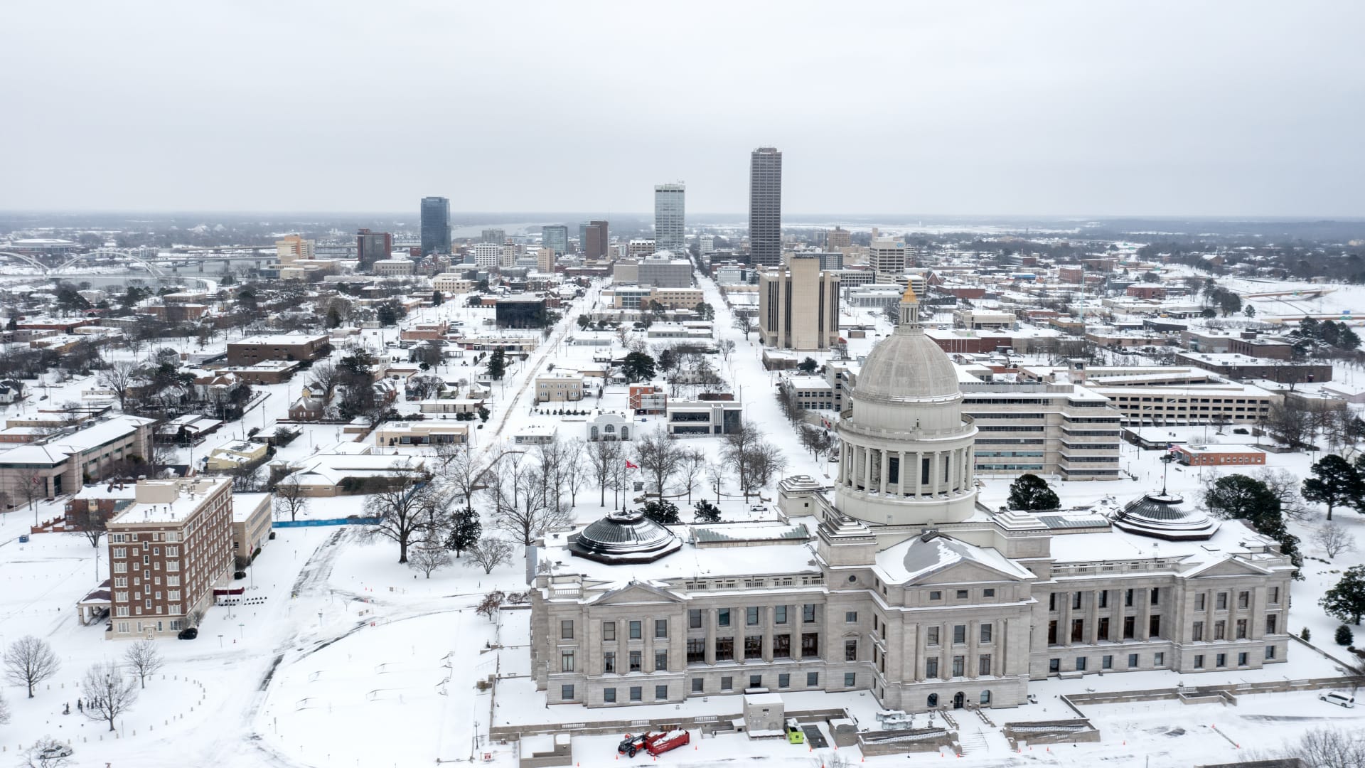 أمريكا.. هطول كميات ثلوج قياسية على عدة ولايات وانقطاع الكهرباء عن مئات الآلاف