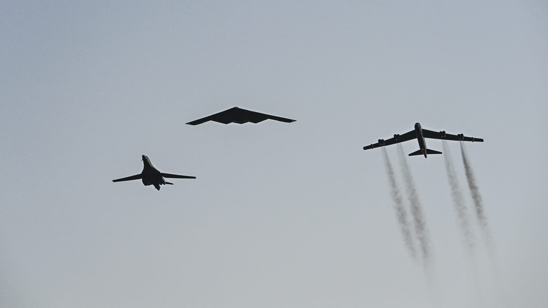 ما الأهداف التي قد تضربها أمريكا في إيران وما نوع الأسلحة التي قد تستخدمها؟