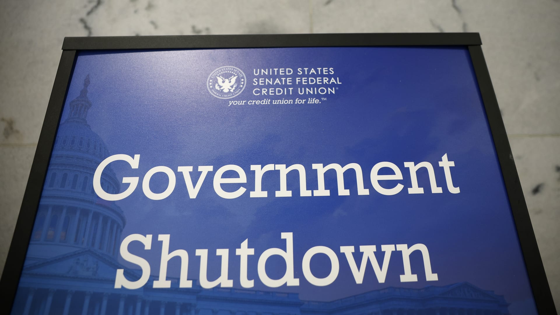 أمريكا مجلس الشيوخ يوافق على مشروع قانون لـإنهاء أطول إغلاق حكومي