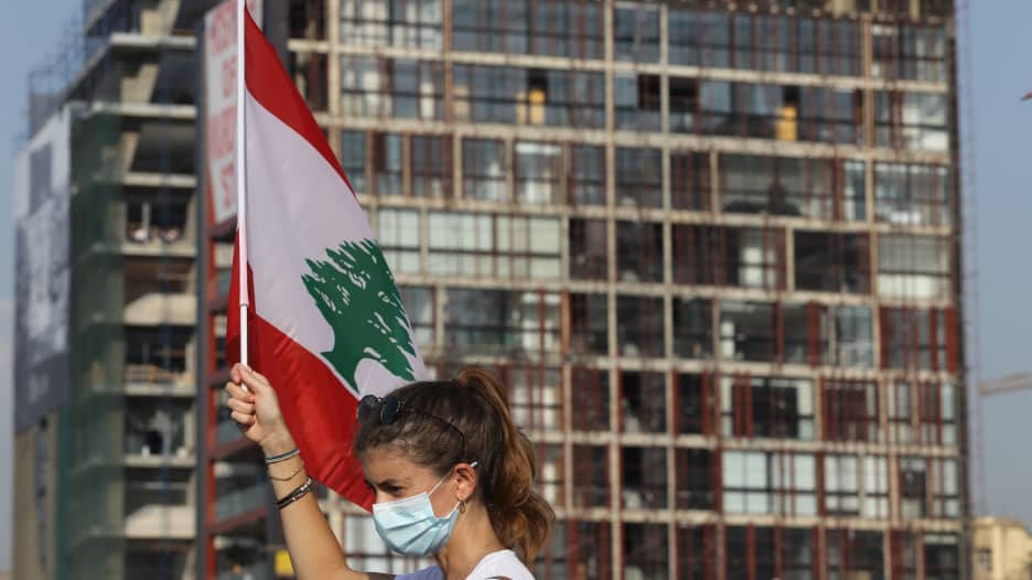 ماضي أزمات لبنان وسط دعوات دولية لإصلاحات بعد انفجار مرفأ بيروت