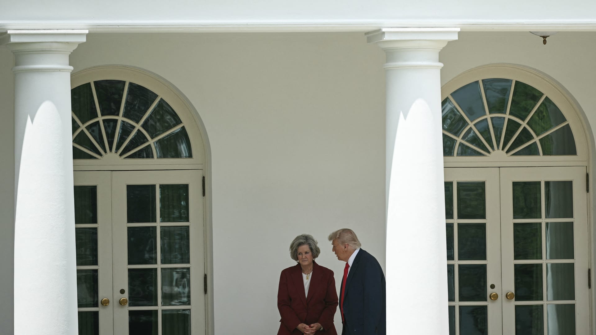 "صدمة" في إدارة ترامب جراء تصريحات "غير متوقعة" لكبيرة موظفي البيت الأبيض تنصلت منها لاحقًا