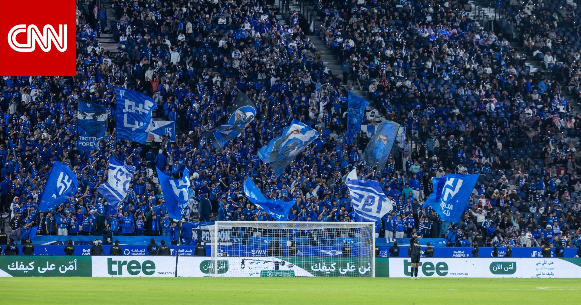ماذا فعل جمهور الهلال مع حافلة الفريق عند وصولها ملعب المملكة أرينا؟