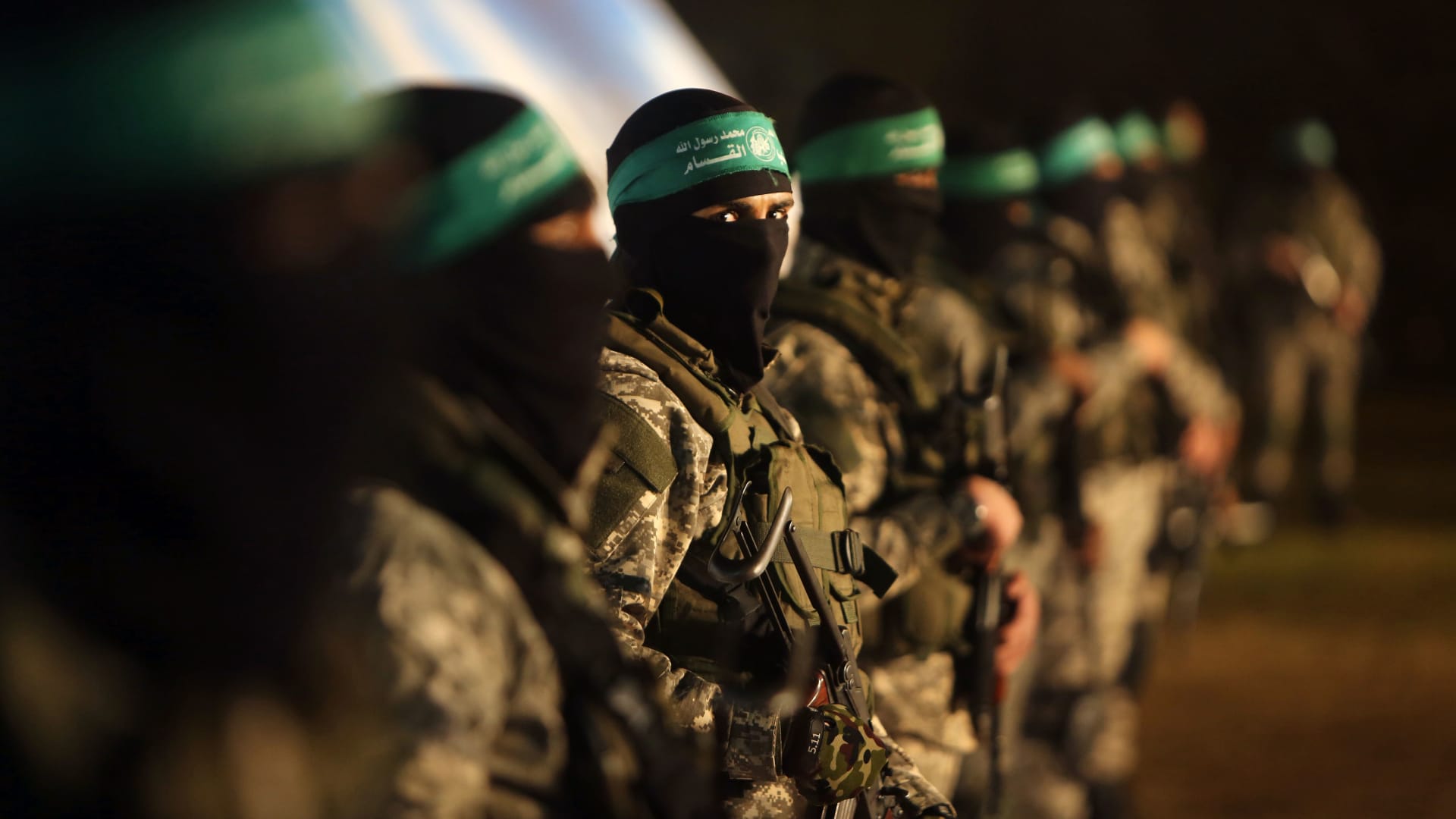 تهديد حماس بقتل الرهائن وترقب غزو بري إسرائيلي بعد "الحصار الكامل".. إليك آخر تطورات "طوفان الأقصى"