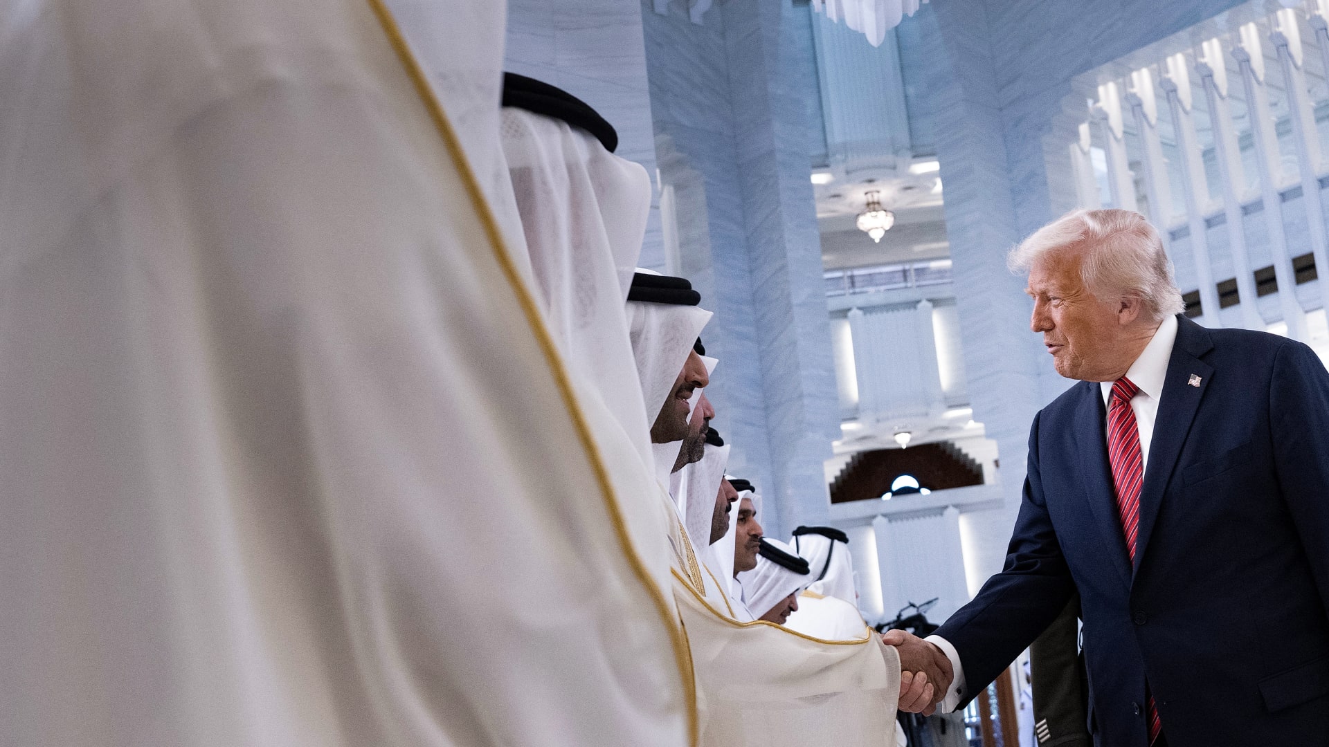 تحليل لـCNN: ترامب يتخلى عن انعزالية سياسة "أمريكا أولا" خلال رحلته إلى الشرق الأوسط