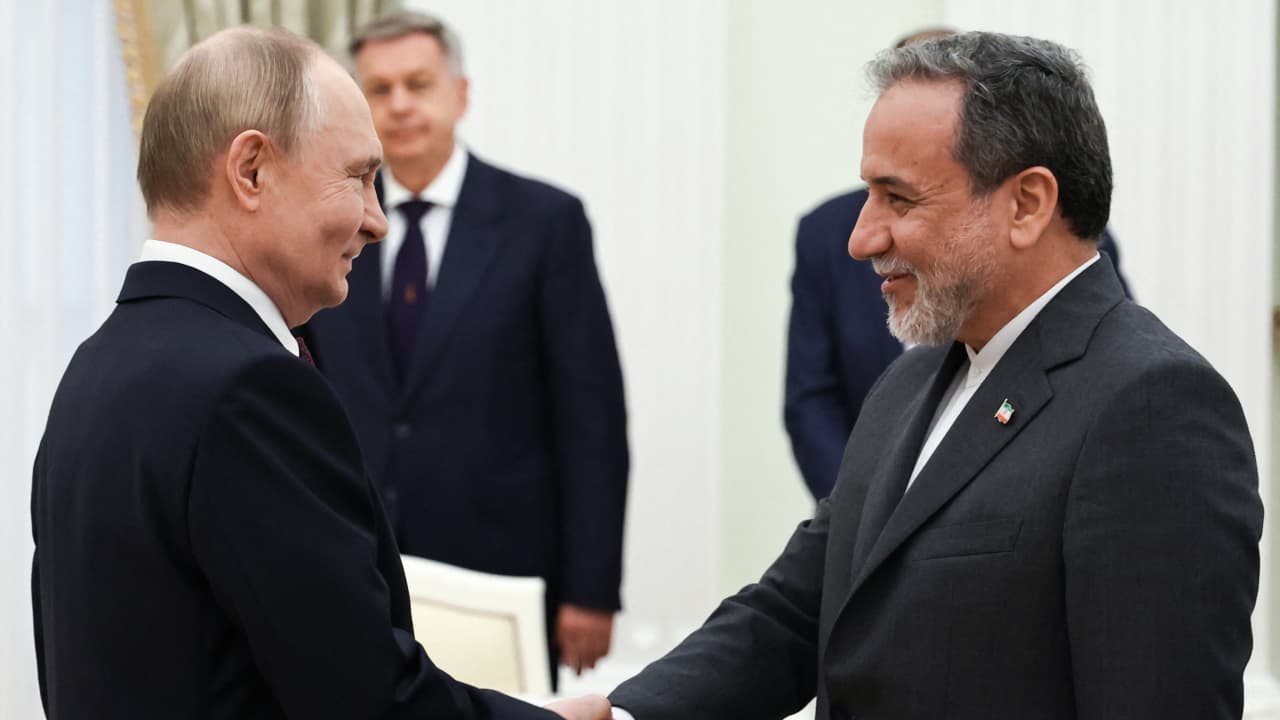 وزير خارجية إيران يصل روسيا للقاء بوتين ولافروف..ماذا سيبحث؟