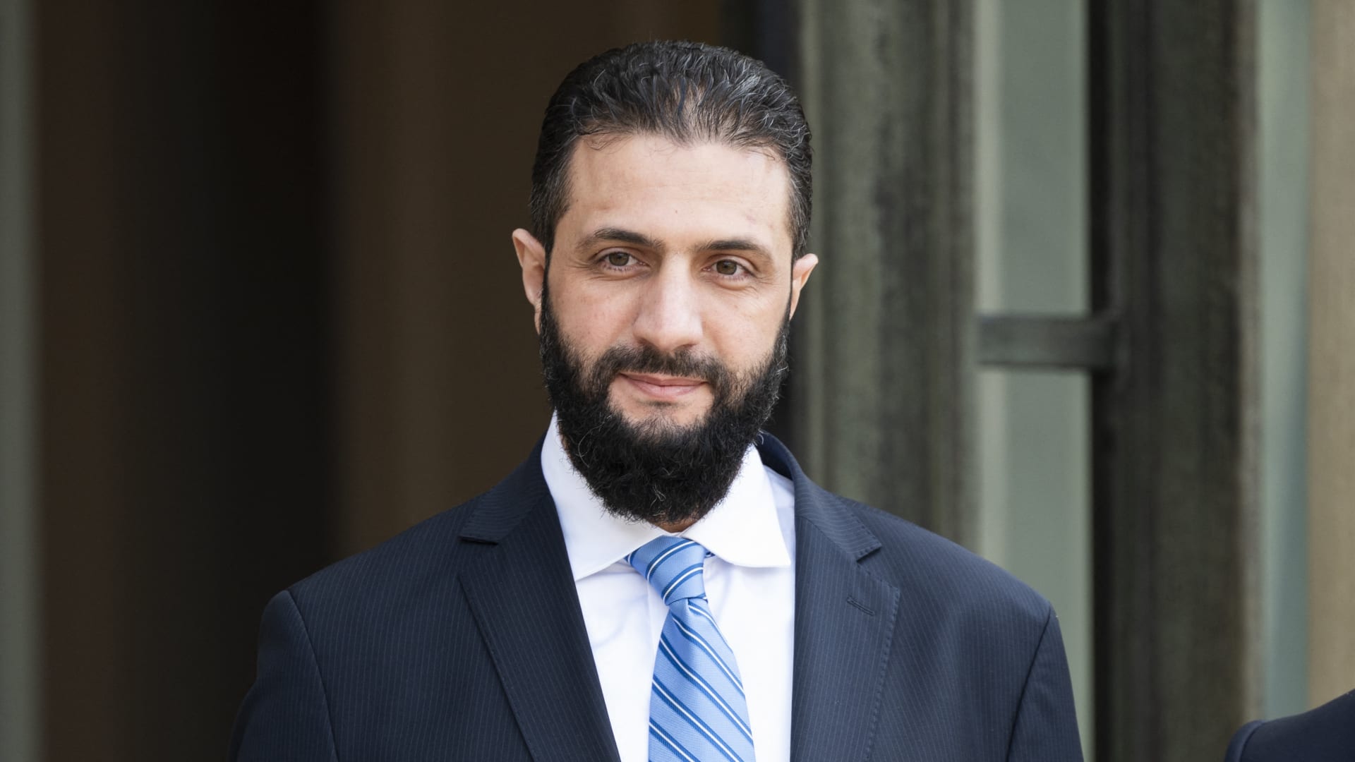 "دُعيتُ لإدخاله عالم السياسة".. تفاعل على ما قاله سفير أمريكي سابق حول لقائه بالشرع عام 2023